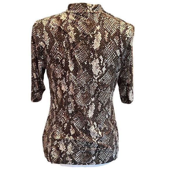 Tahari Mock Neck Snakeskin Blouse 1/2 Sleeve Size Medium - Picture 2 of 6